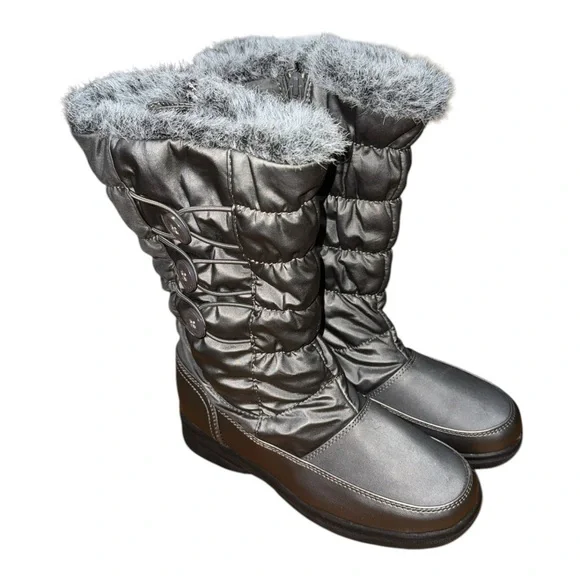 Gray Winter Boots with Quilted Design and Fur Lining - Picture 3 of 5